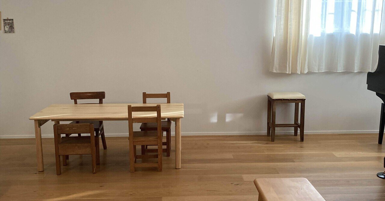 古い外国のピアノ（インテリア装飾として）