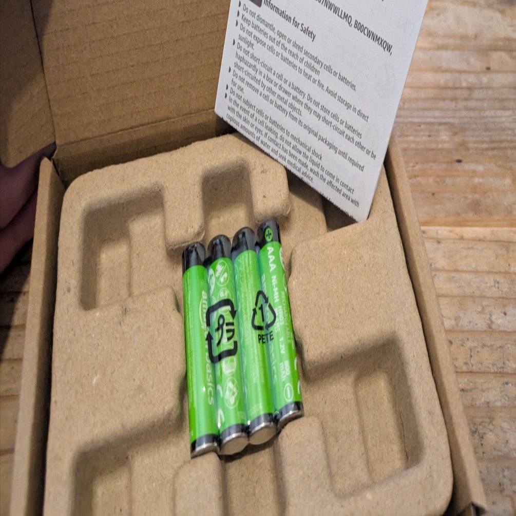 Amazonベーシック】「充電池 充電式ニッケル水素電池 単4形4個セット