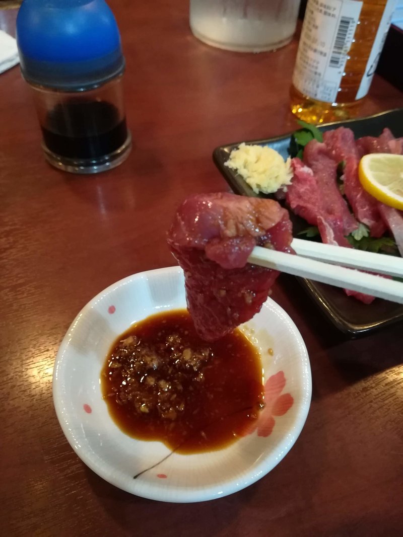 宮古島の郷土料理 ヤギ刺し 旅猫さん Straycatraveler Jp Note