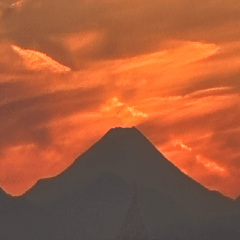 富士山に沈む太陽」(ルビー富士)｜Hirokazu Isato