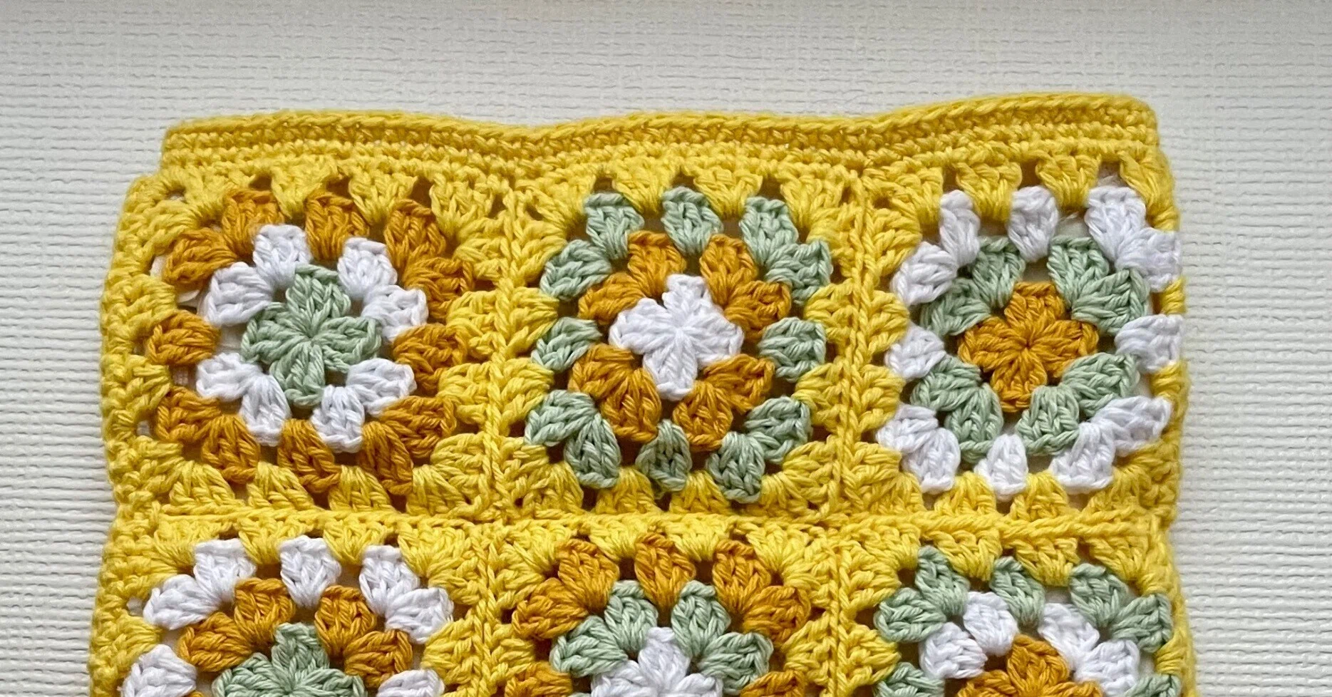 グラニースクエアのポーチを編みました🧶｜こぎく