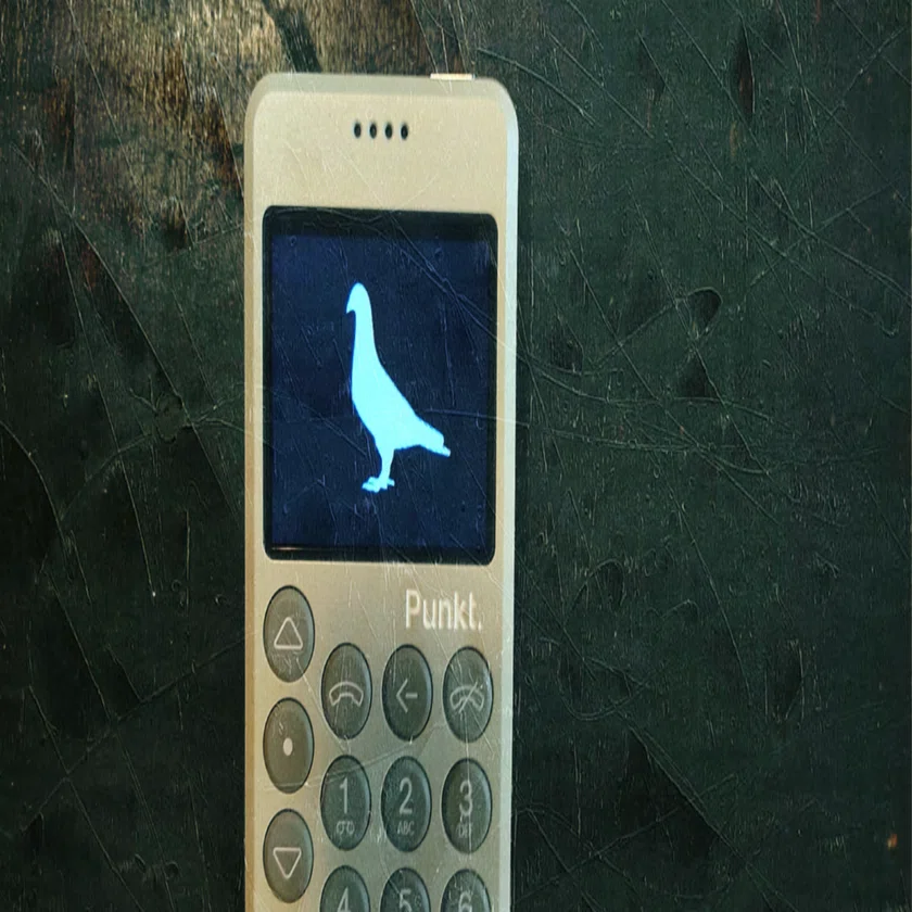 電話だけでいいって本当？Punkt.MP02のシンプルすぎる魅力｜ZE_ROXY