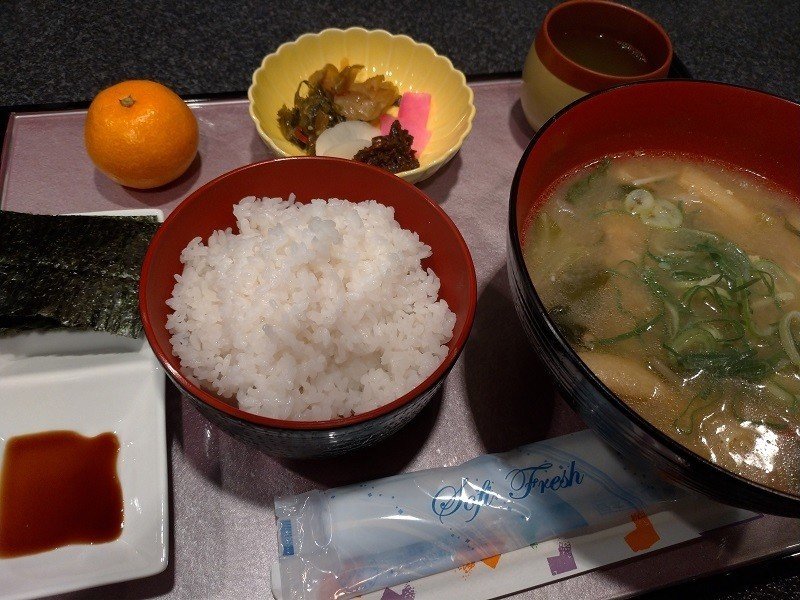 玉造の 精進 真田丸 でお昼ご飯 普段はスナックで火 木 金だけランチ営業をしています 私はワンコイン500円のジャンボみそ汁のランチを食べてきました ご飯 漬物 海苔おかわり無料でした Http まるぞう Note 玉造の 精進 真田丸 でお昼ご飯 普段はスナックで火 木 金だけランチ営業をしています 私はワンコイン500円のジャンボみそ汁のランチを食べてきました ご飯 漬物 海苔おかわり無料でした Http まるぞう Note