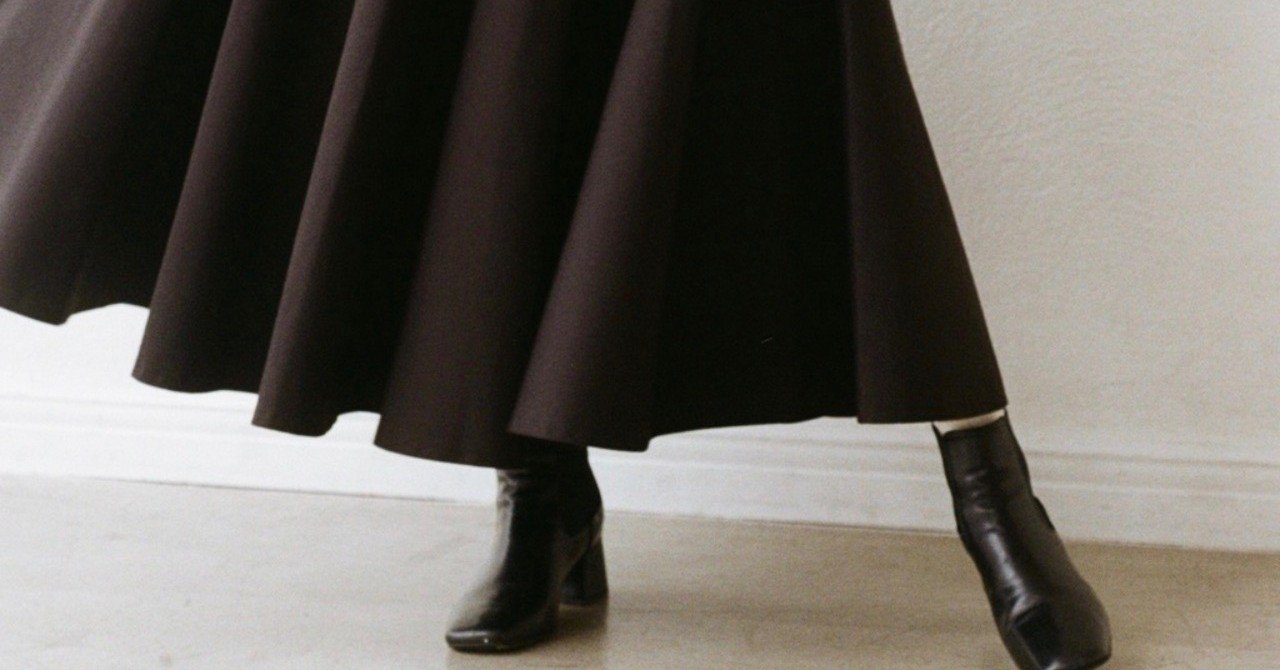 新作情報]こちらは理科室の暗幕ではなく、服です。記念すべきナンバー