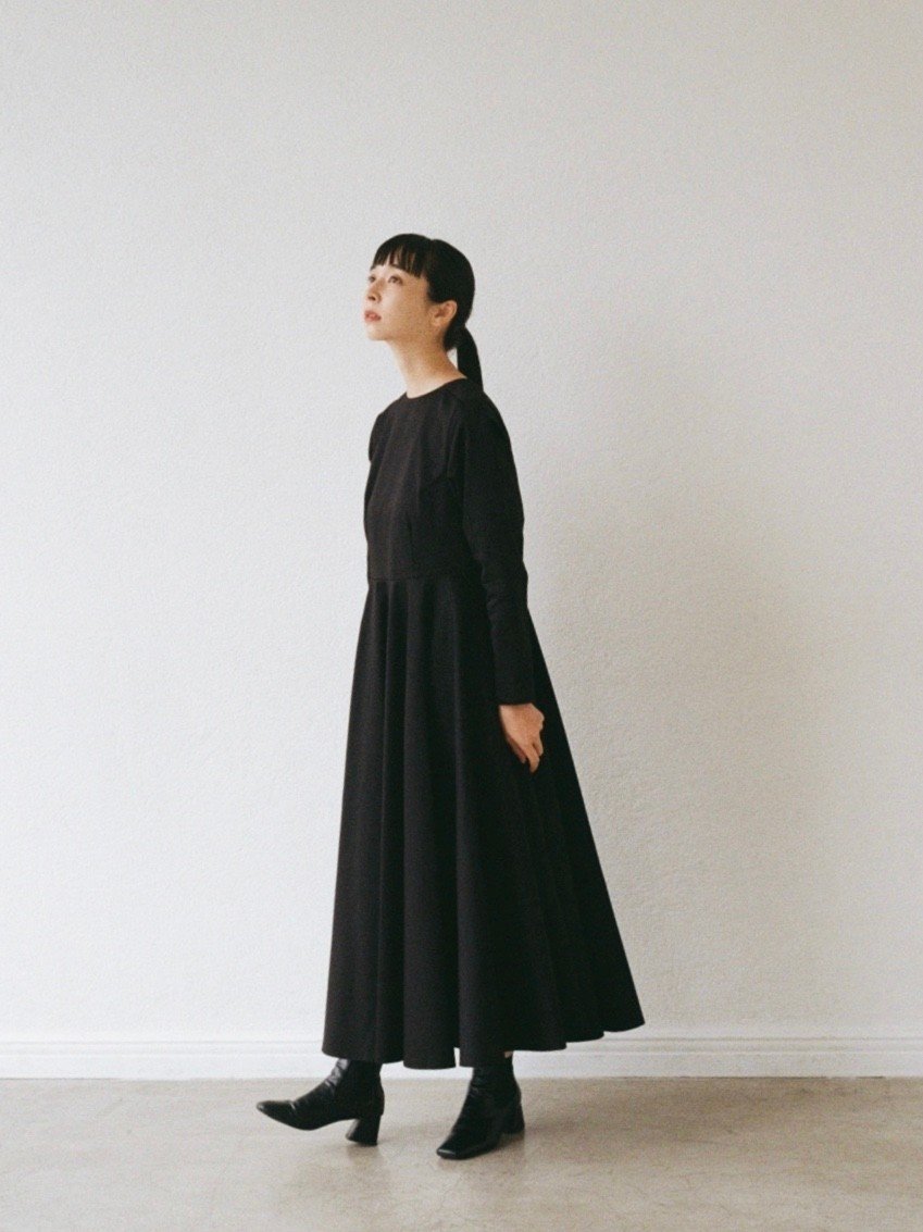 新作情報]こちらは理科室の暗幕ではなく、服です。記念すべきナンバー  