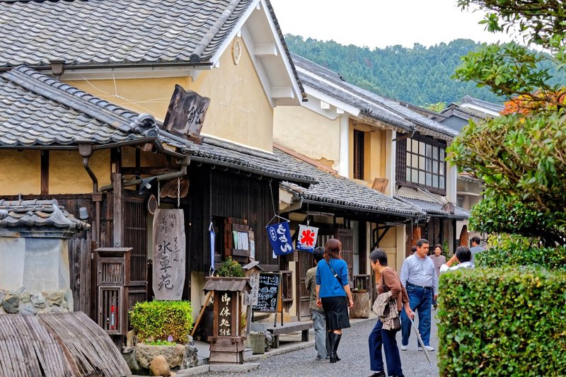 白壁と木蝋のまち 内子町 Zenpaku Note 白壁と木蝋のまち 内子町 Zenpaku Note