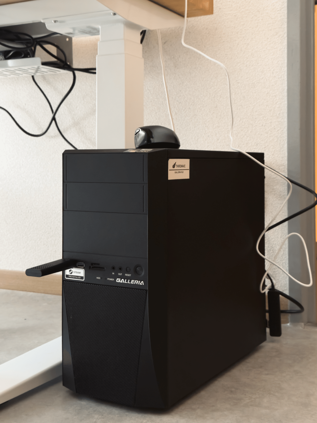 FlexiSpot純正CPUスタンド CH1」でデスクトップPCを浮かせてデスク周り