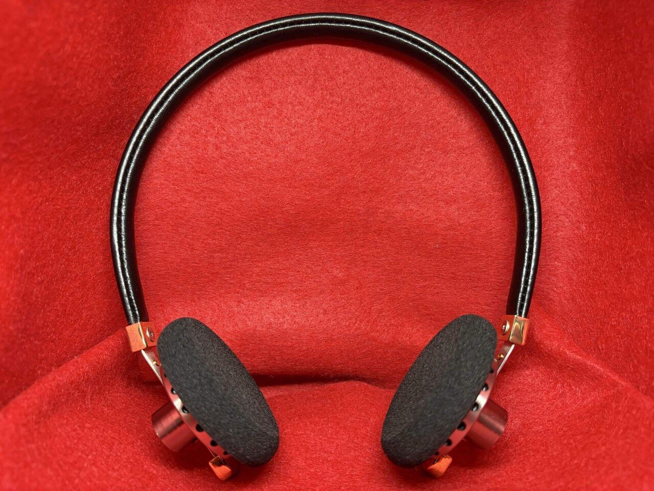 「美品」ROSE TECHNICS DISTANT MOUNTAIN 遠山 流行】お洒落なオンイヤーヘッドホン！「Rose Technics DISTANT
