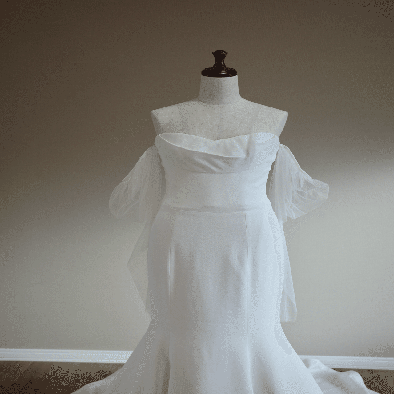 【さらに値下げ中】verawang ヴェラウォンAva Ava。触り心地がよく、波打つようなシルエット。デザインはシンプルで