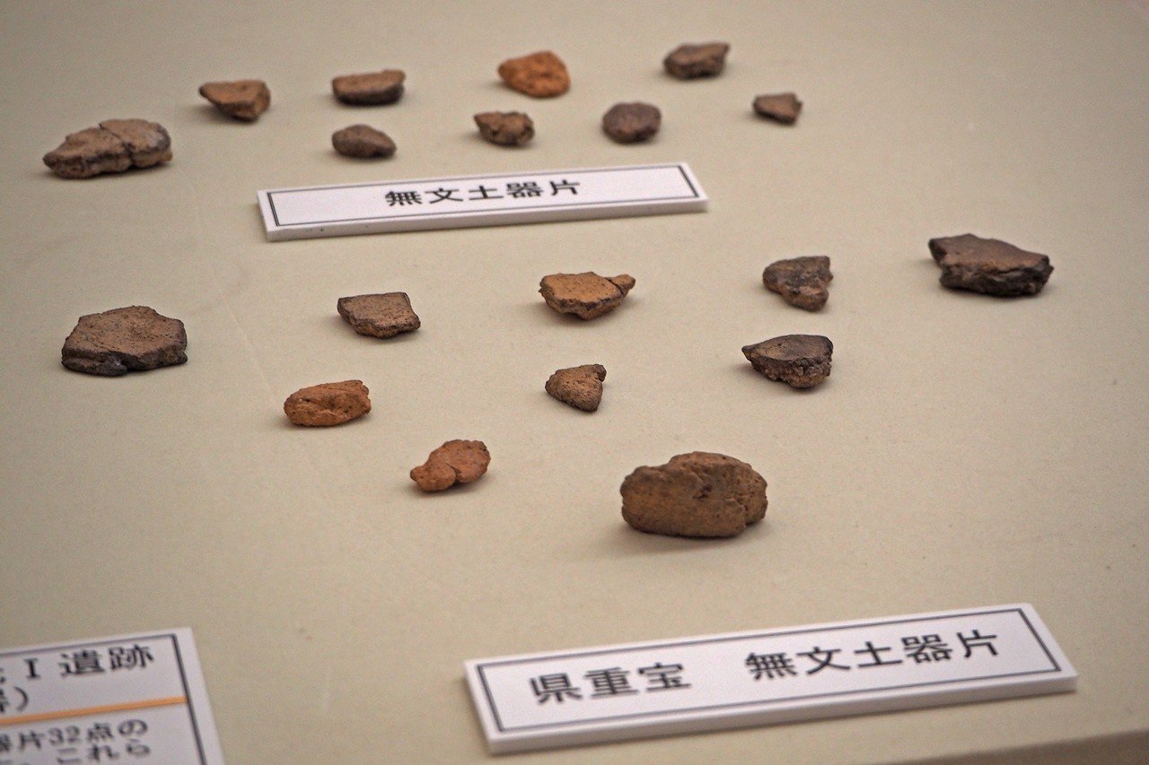 縄文の謎が深まる展示物。青森県立郷土館の発掘の軌跡から見える
