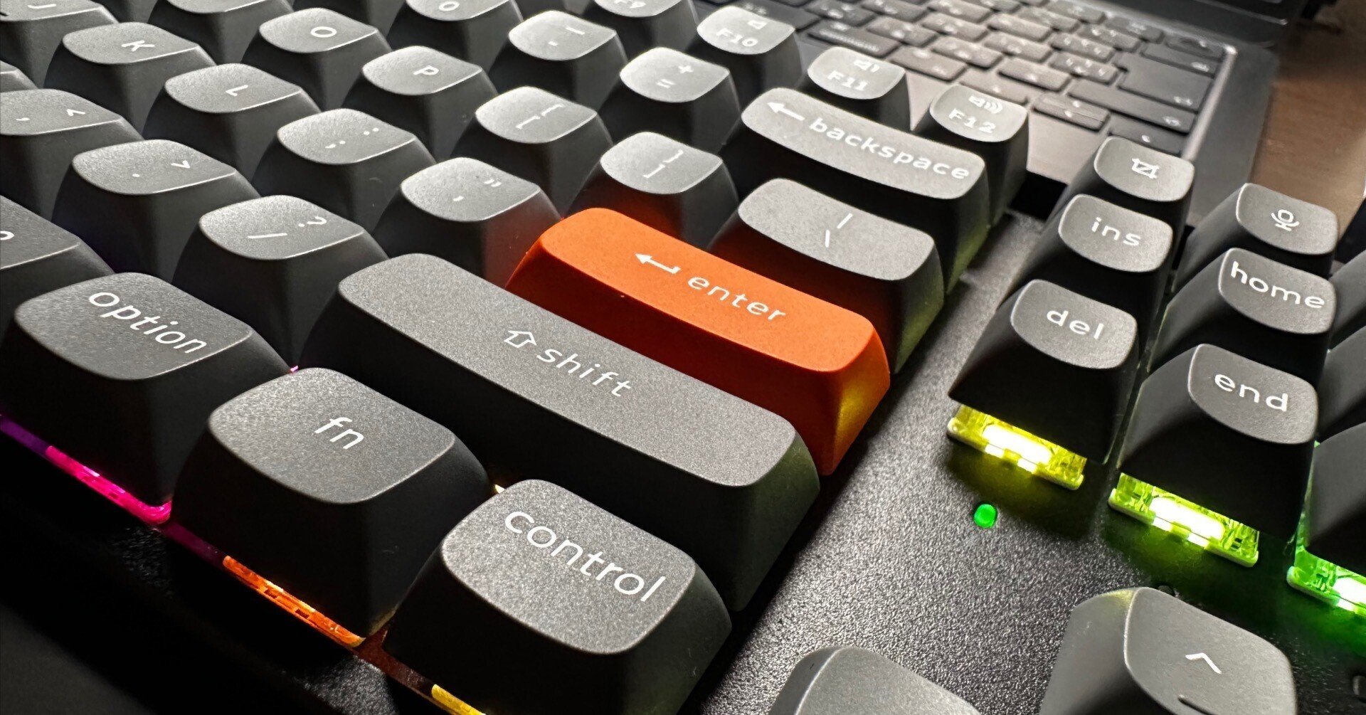 ほぼ未使用 技適マーク有 Keychron K8 pro US RGB 赤軸