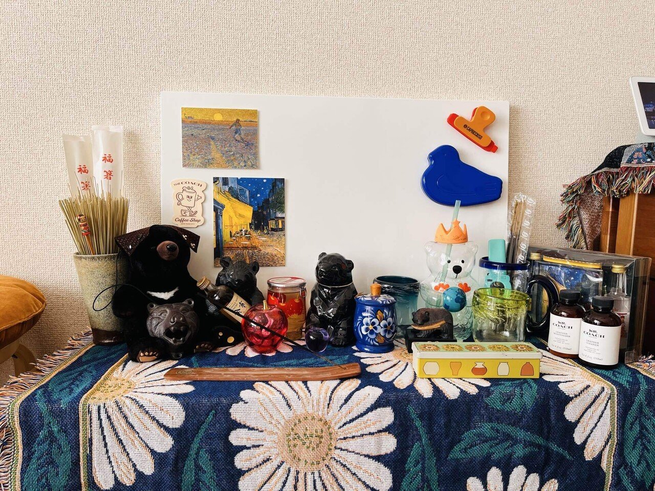 片付けてたら、棚の上に🐻熊スペース🐻が爆誕した｜ayo