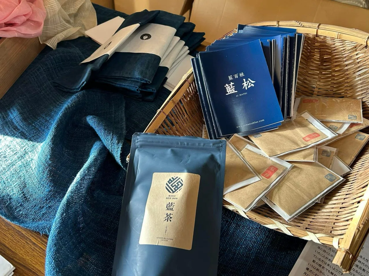 63【日本2024 Day 16：11月27日(水）藍百姓松由拓大さんの藍染め体験