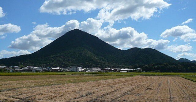 三上山」（432m） ～湖東の近江富士～ [関西百名山]｜Kagirohi