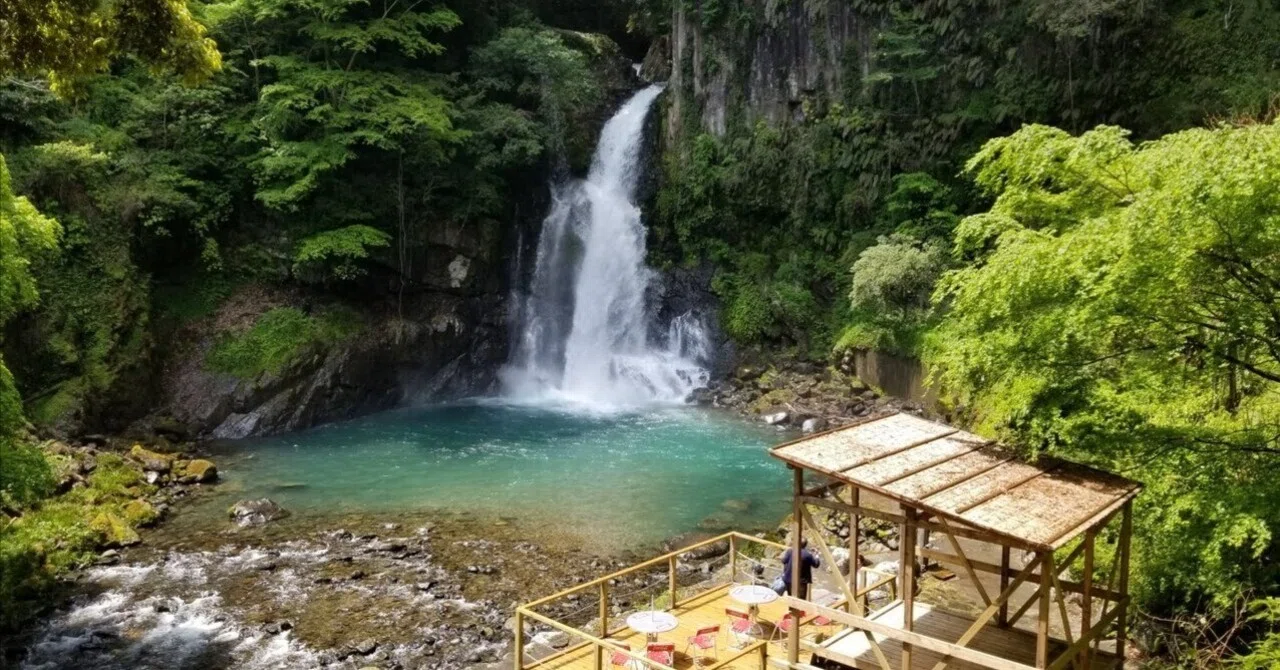 河津の秘湯「天城荘」：滝を眺めながら癒される温泉の魅力｜A＆A World 