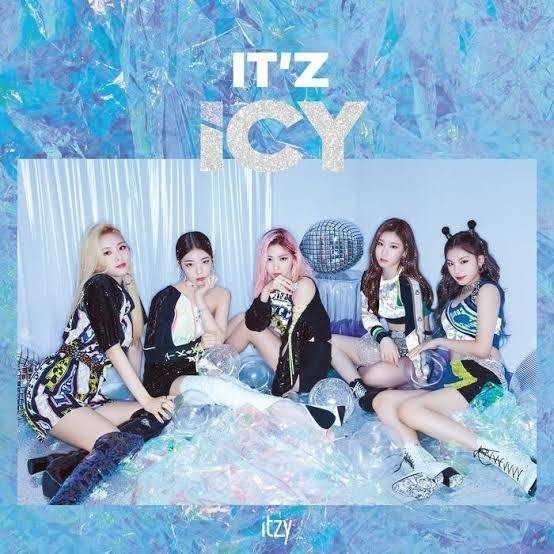 ITZY（있지）“ICY”のコピー