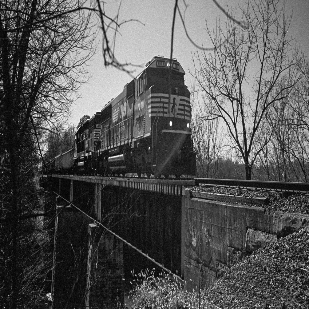 とても古いオリジナルプリントです。避暑地で撮られたもの オレンジフィルターとKODAK Tri-X（知らない街でフォトウォーク