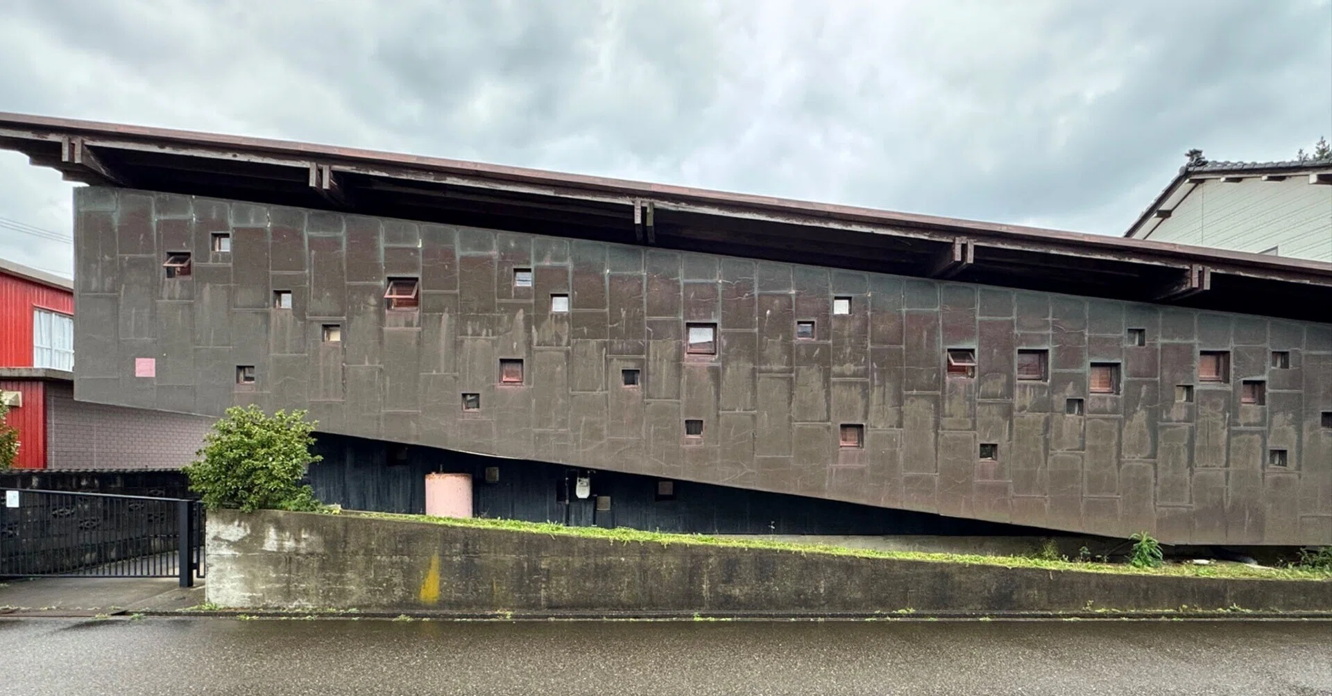 建築】