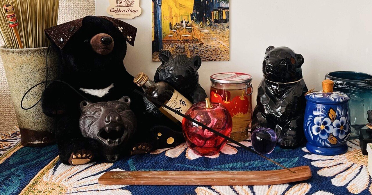 片付けてたら、棚の上に🐻熊スペース🐻が爆誕した｜ayo