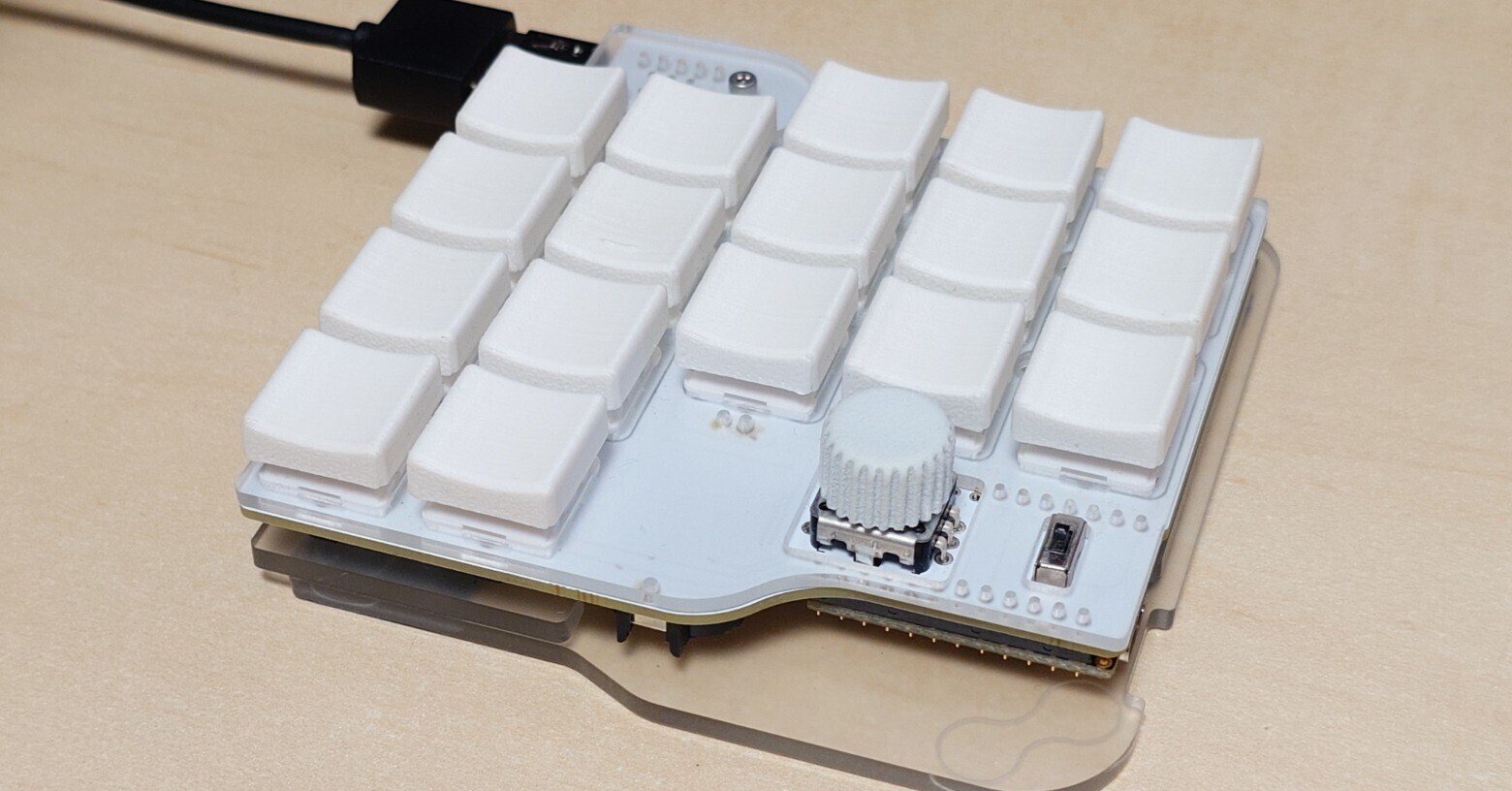 roBa LP（low profile）自作キーボード組み立て済み