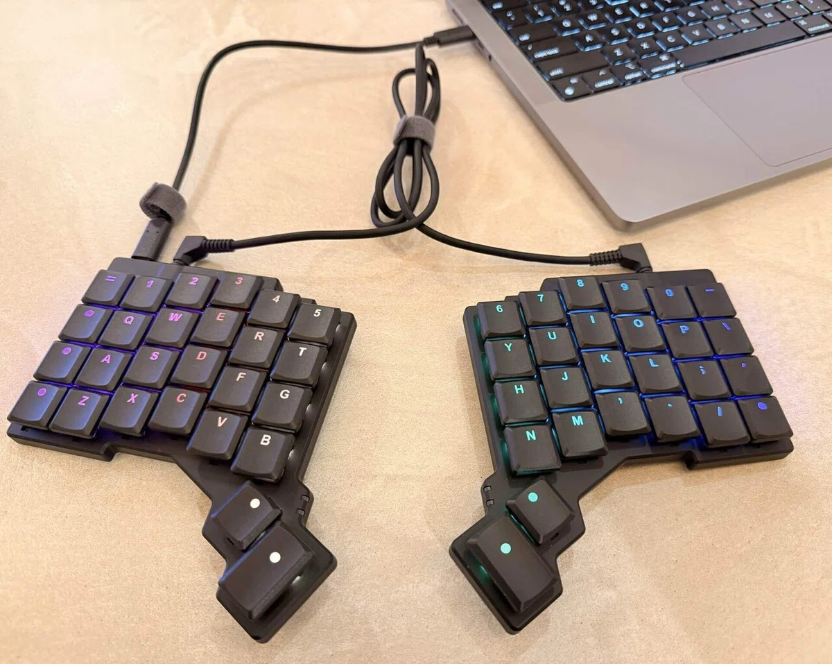 ロープロファイルの分割キーボードVoyagerとキーマップの紹介 