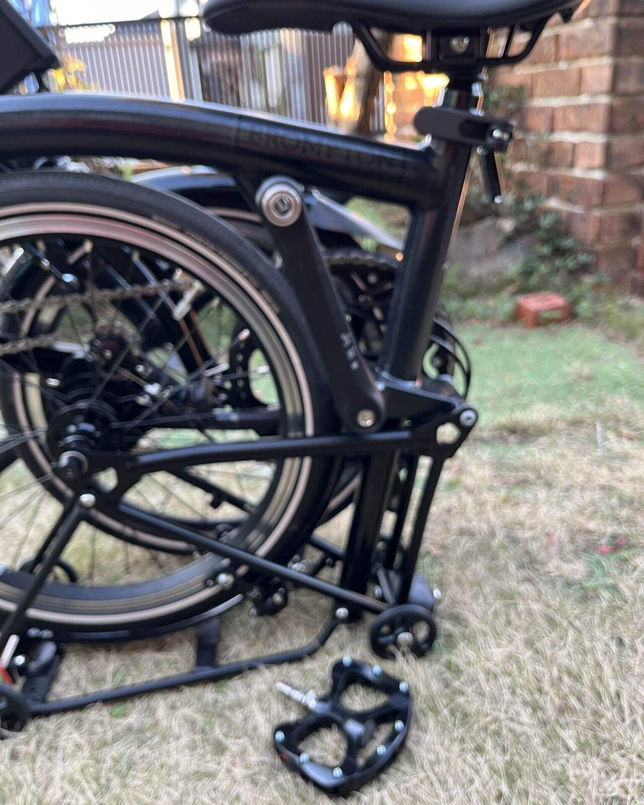 ブロンプトンのペダル交換｜Yas