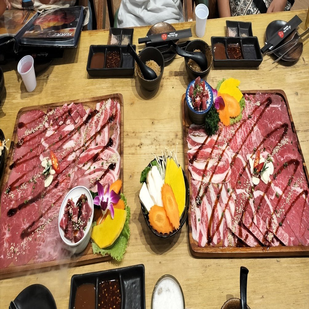 サクラが拉致された？！）バンコク郊外焼肉店「肉だけ居酒屋 」｜toshi