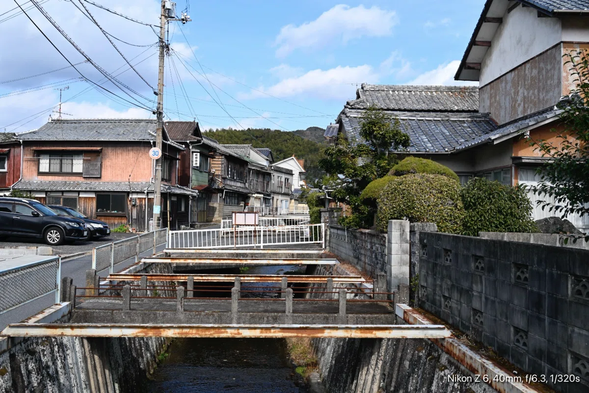 遊廓跡を巡る07-白壁の商家群の奥に眠る三味線の騒めき】|瀬戸内ダークツーリズム-消えゆく風景と忘れられた営みの記録 ―