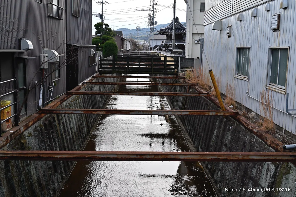 遊廓跡を巡る07-白壁の商家群の奥に眠る三味線の騒めき】|瀬戸内ダークツーリズム-消えゆく風景と忘れられた営みの記録 ―