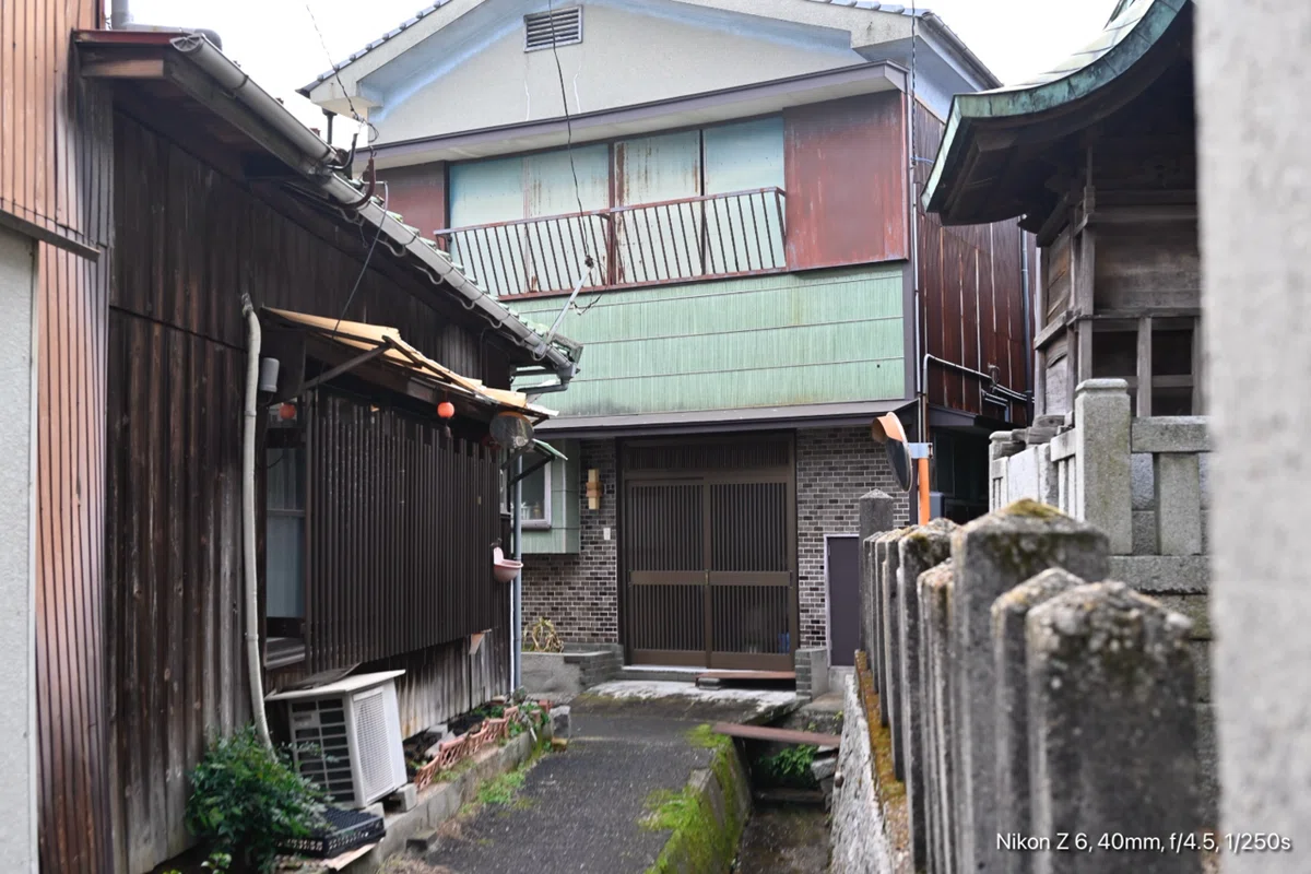 遊廓跡を巡る07-白壁の商家群の奥に眠る三味線の騒めき】|瀬戸内ダークツーリズム-消えゆく風景と忘れられた営みの記録 ―