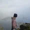 動き回る人