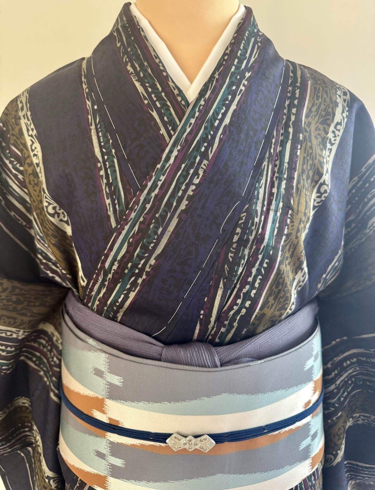 Kotasukekakuです❣️ 【着物と帯 時流】N25735t◇ Kotasukekakuです❣️ 【着物と帯 時流】N25735t◇ イカット風太縞着物｜夢