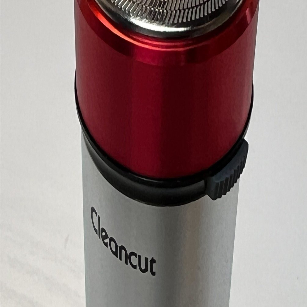 電池式ヒゲ剃り】イズミ メンズシェーバー IZD-C289-S：プロ級の剃り