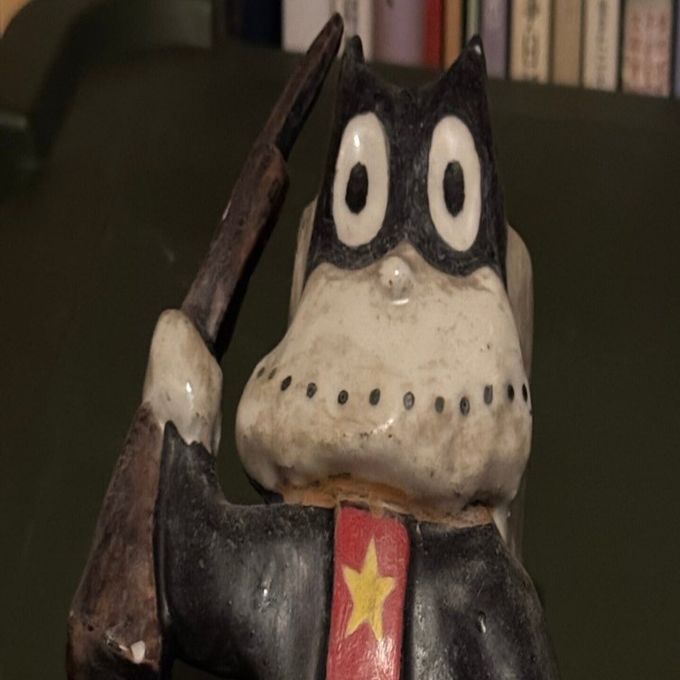 戦前の人気漫画「のらくろ」らしい花瓶を入手したのですが、どうもその