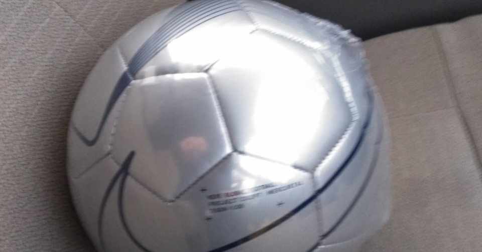 サッカーボールの色はシルバーで 海福丸 Note