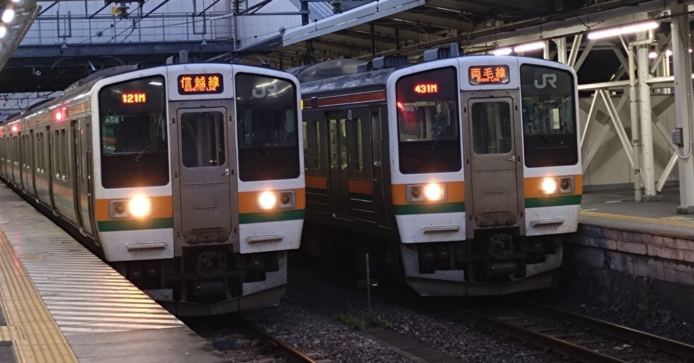 ちょい衝撃】高崎地区の211系、ドアボタンが更新されていた！｜kinosaki