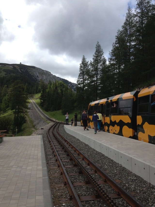 オーストリアの登山列車。アプト式です。2013年7月ごろ。