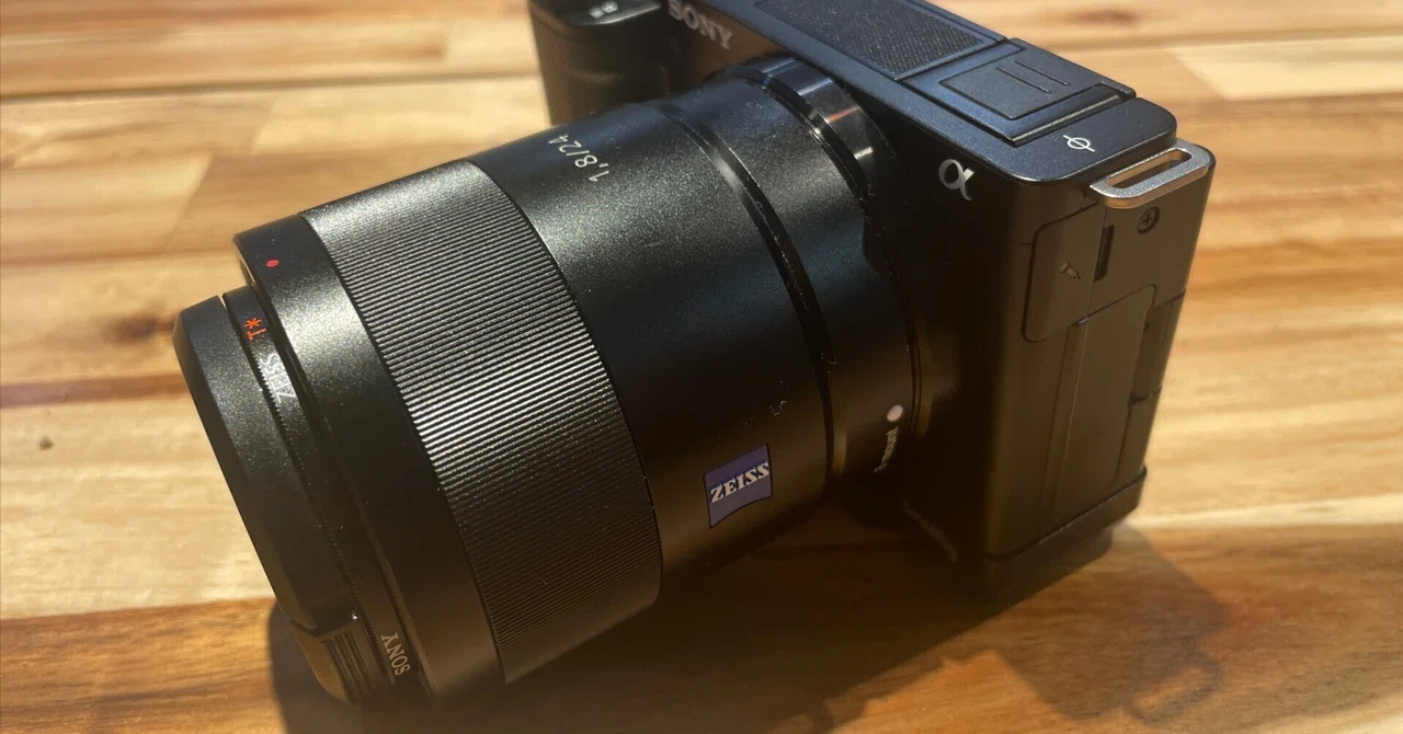 ZV-E10の常用レンズは【Sonnar T＊ E 24mm F1.8 ZA】決めました