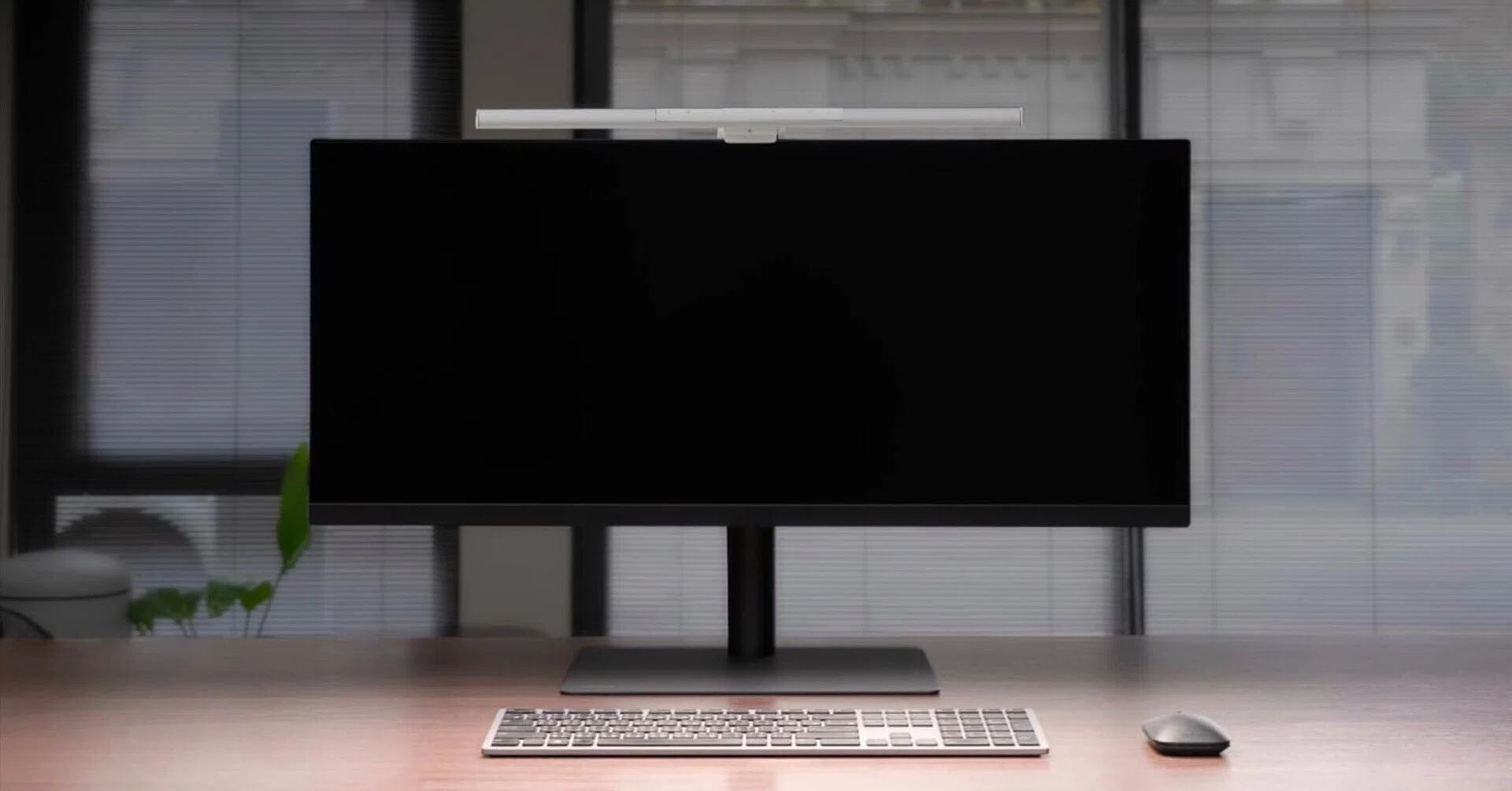 BenQ ScreenBar Pro モニターライト ─ 目に優しく、作業効率をアップ BenQ ScreenBar Pro モニターライト ─ 目に優しく、作業効率をアップ