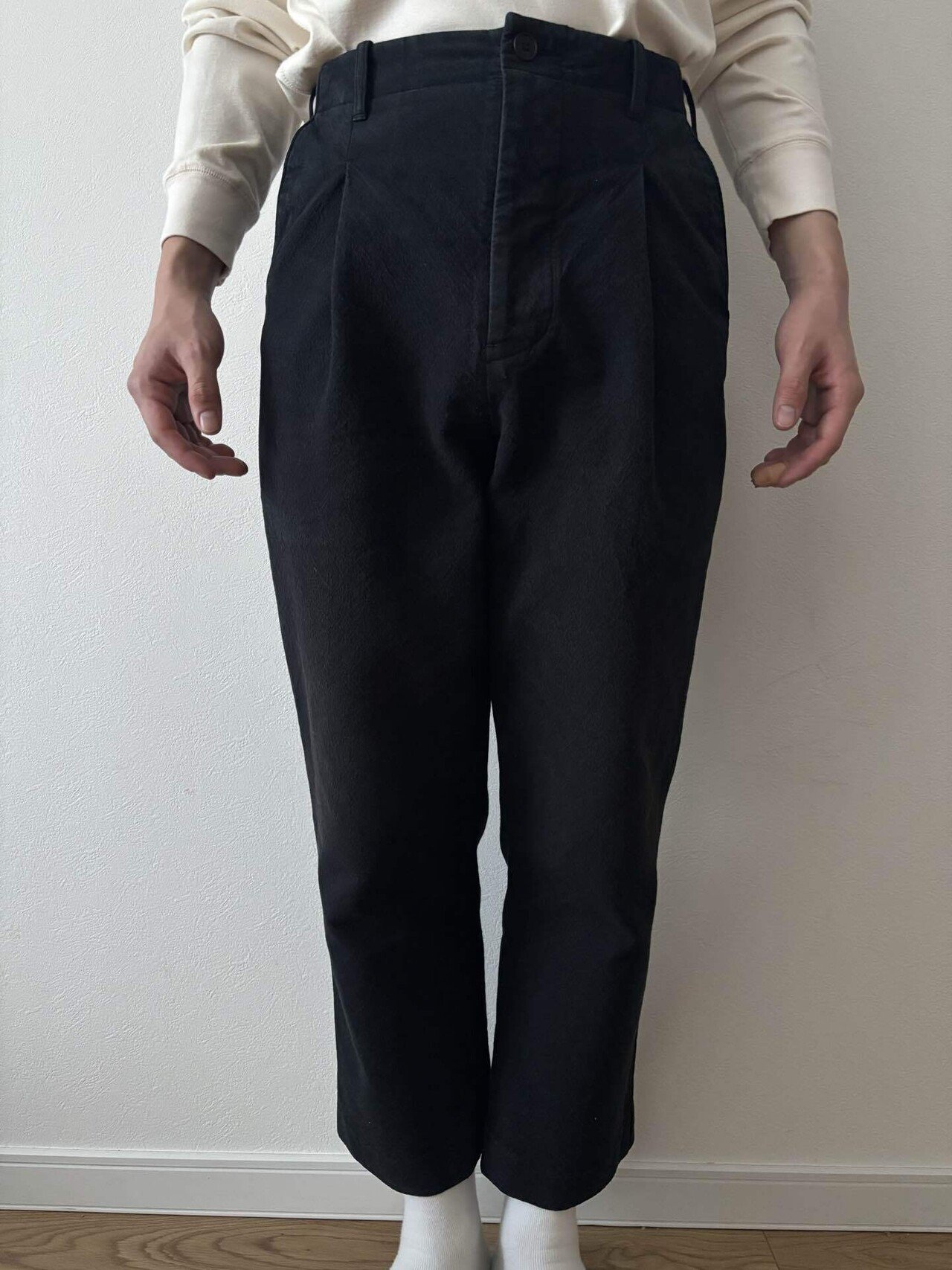 山内　コットン　ワンタックセミワイドパンツ　スラックス　黒　20s67 記事0005】山内 コットンダブルクロス・ワンタックセミワイドパンツ