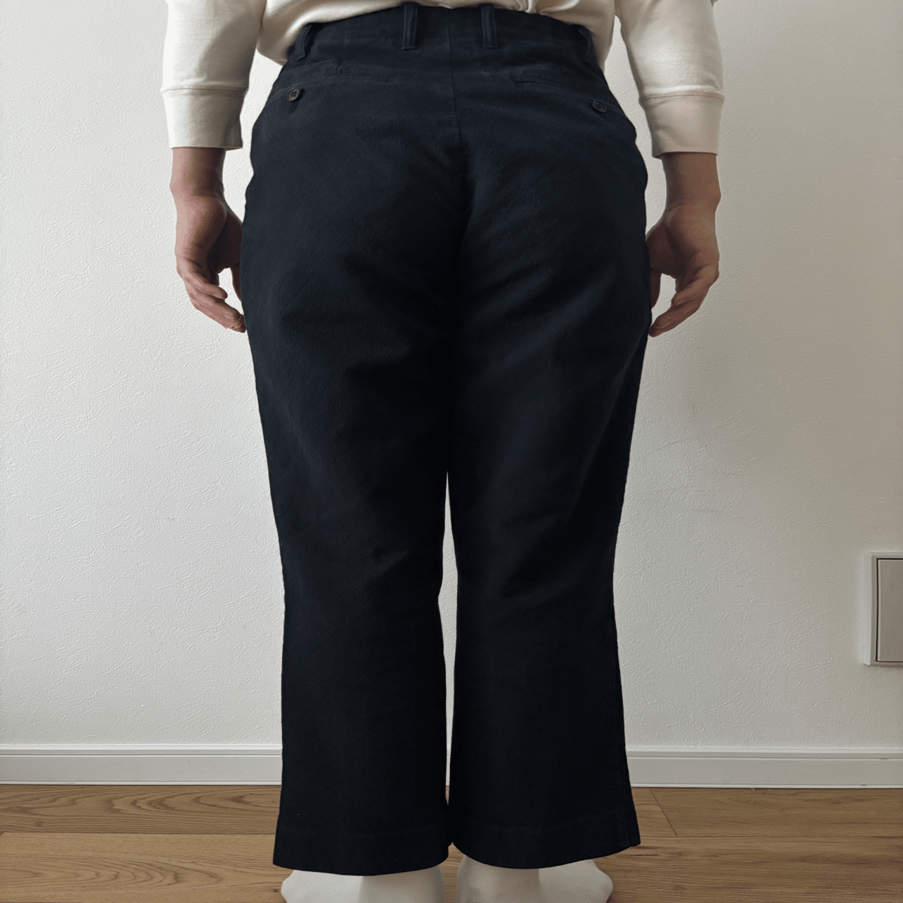 記事0005】山内 コットンダブルクロス・ワンタックセミワイドパンツ