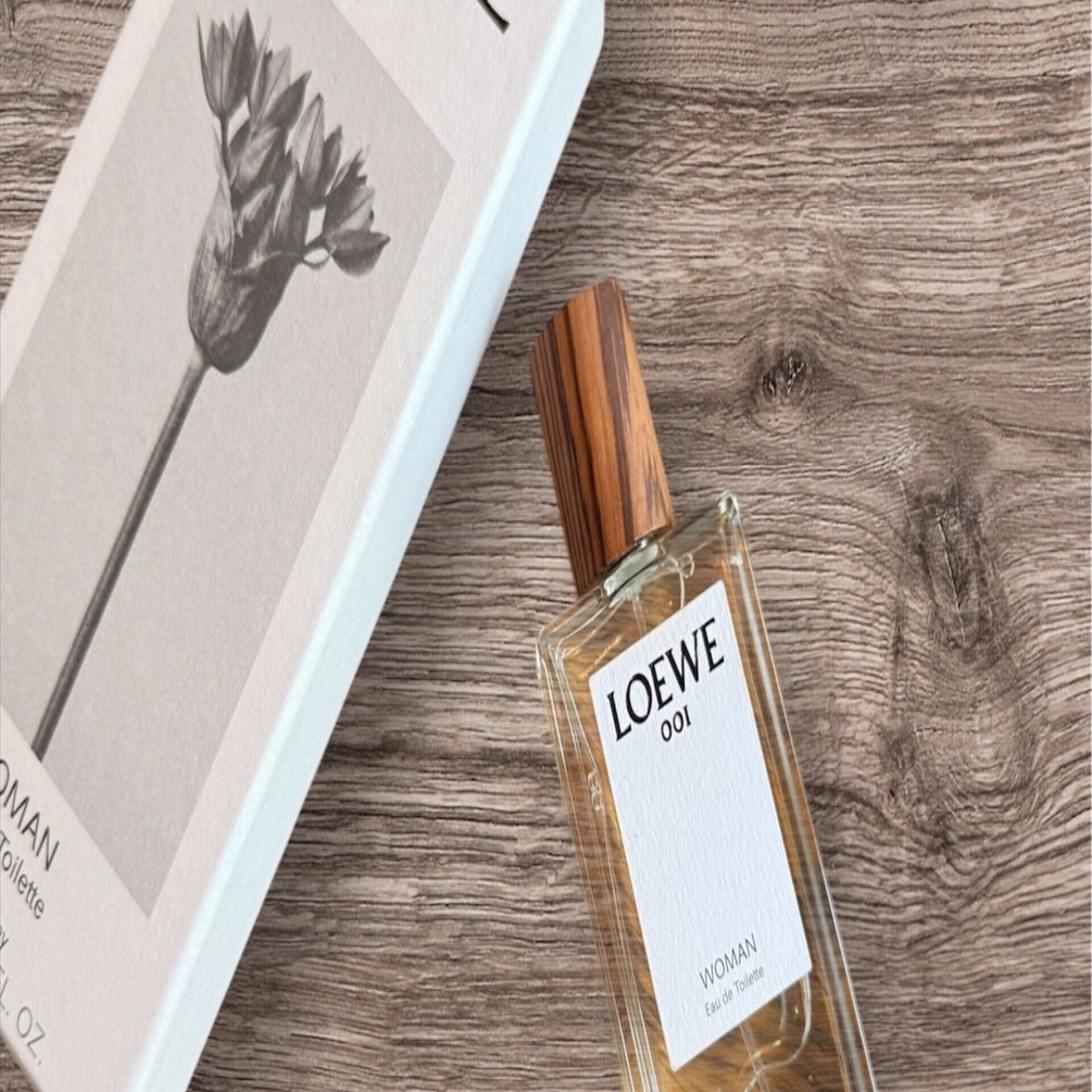 旦那が私の香水をつけてる！？ロエベ 001ウーマン、実は男性にもイケる