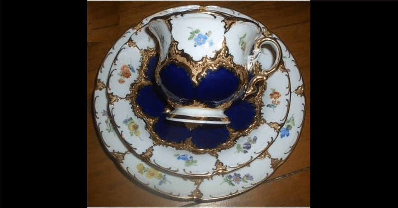 青と金が奏でる至高の交響曲：マイセンのコバルト×ゴールド・二級品を