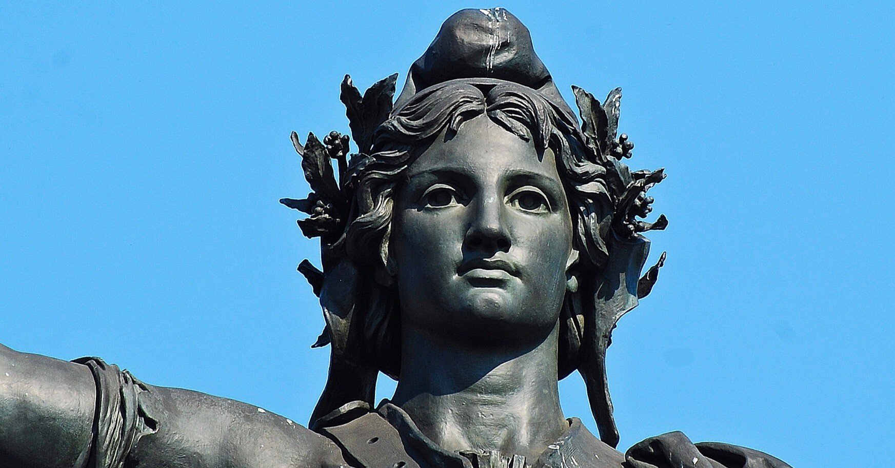 陶製の女神像 共和主義者と彫刻家の野心が生んだ巨大プロジェクト | 自由の女神像の