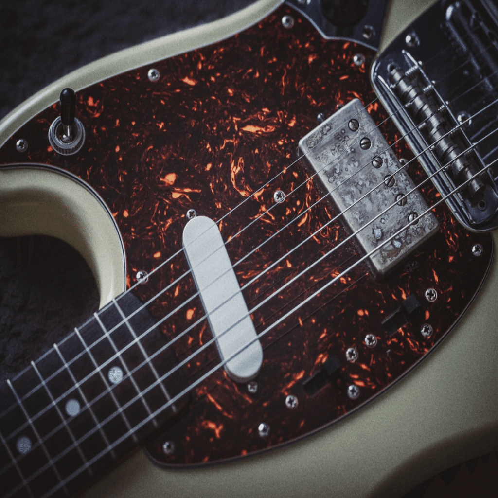 フェンダージャパン ムスタング 自分でリフィニッシュ｜iebiki