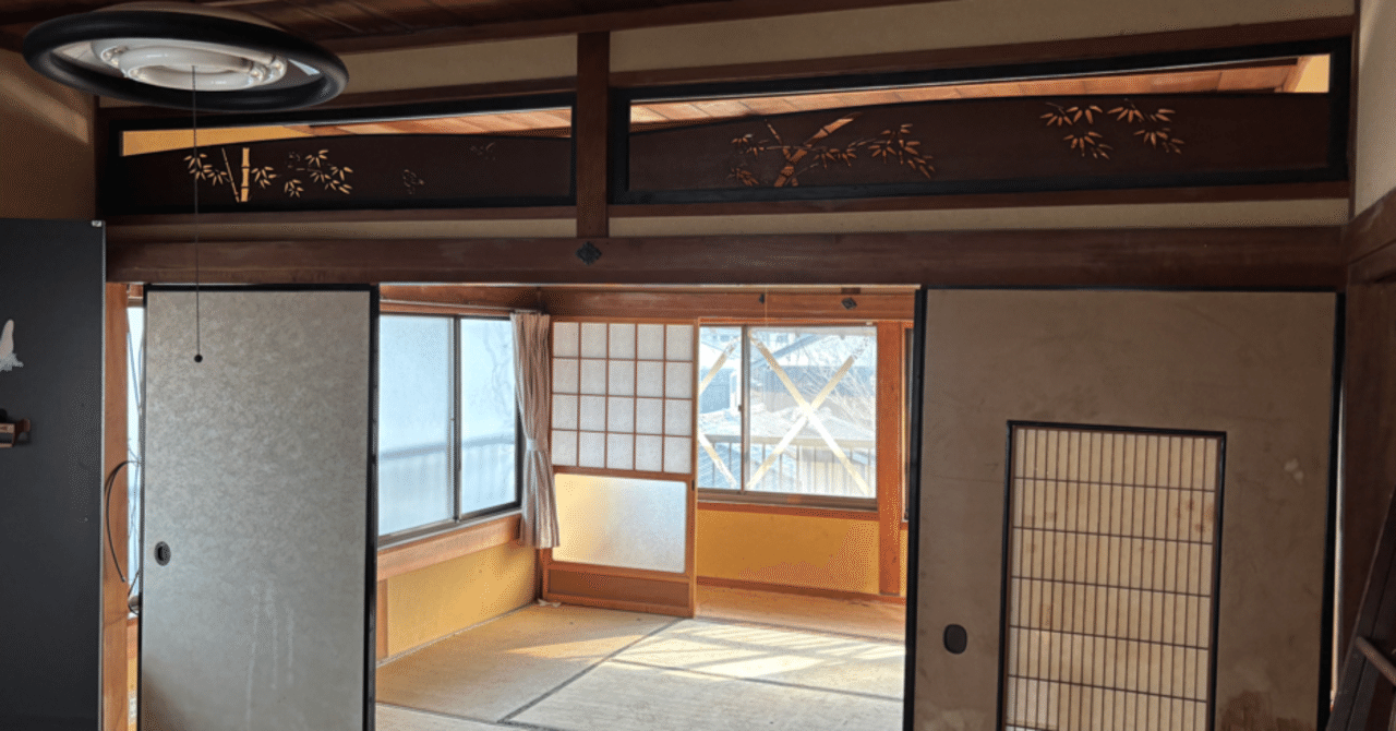 現場で見付けた「笹と雀」の透かし彫り欄間｜構造のロジック