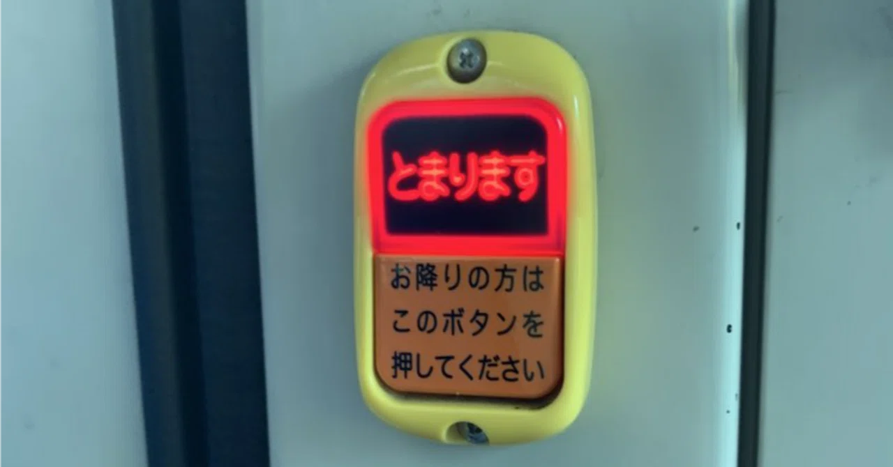 (I am a non-stop bus)｜犬撫でるチワワ