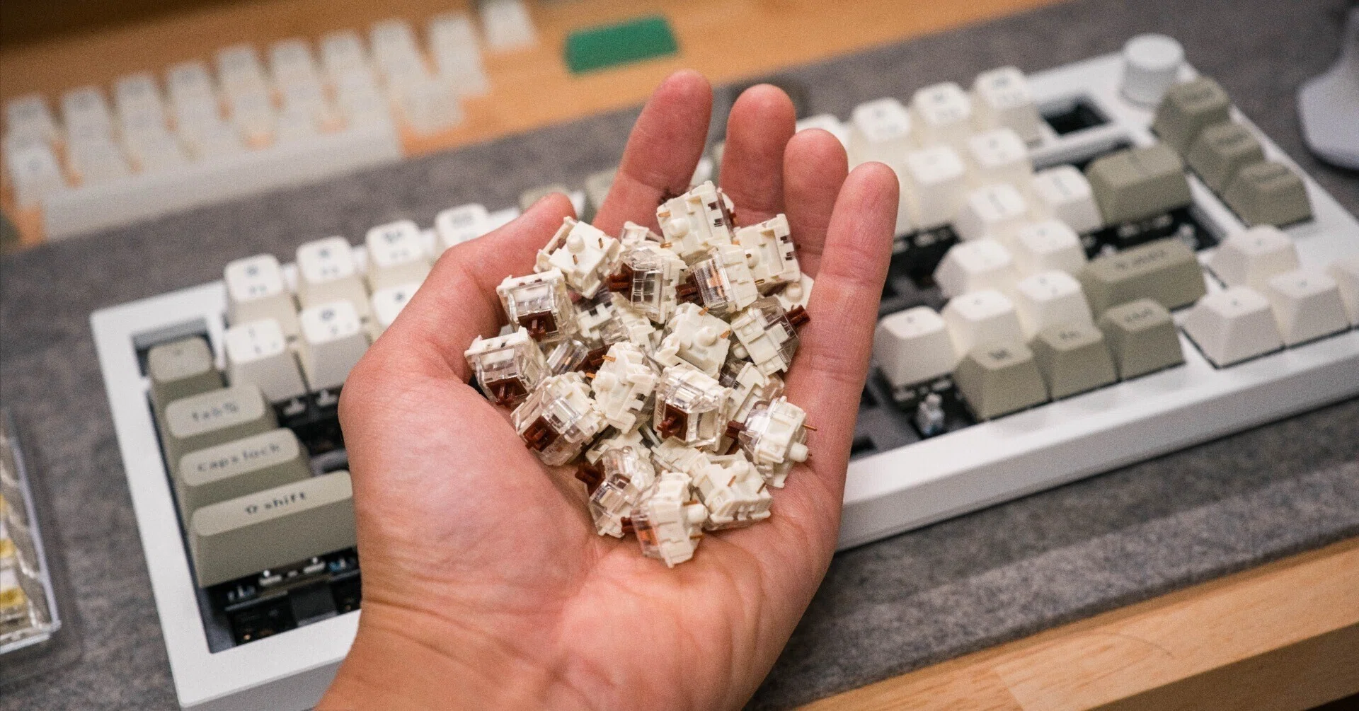 デスク環境整備 番外編 キースイッチ変更 茶軸からバナナ軸へ Keychron デスク環境整備 番外編 キースイッチ変更 茶軸からバナナ軸へ Keychron