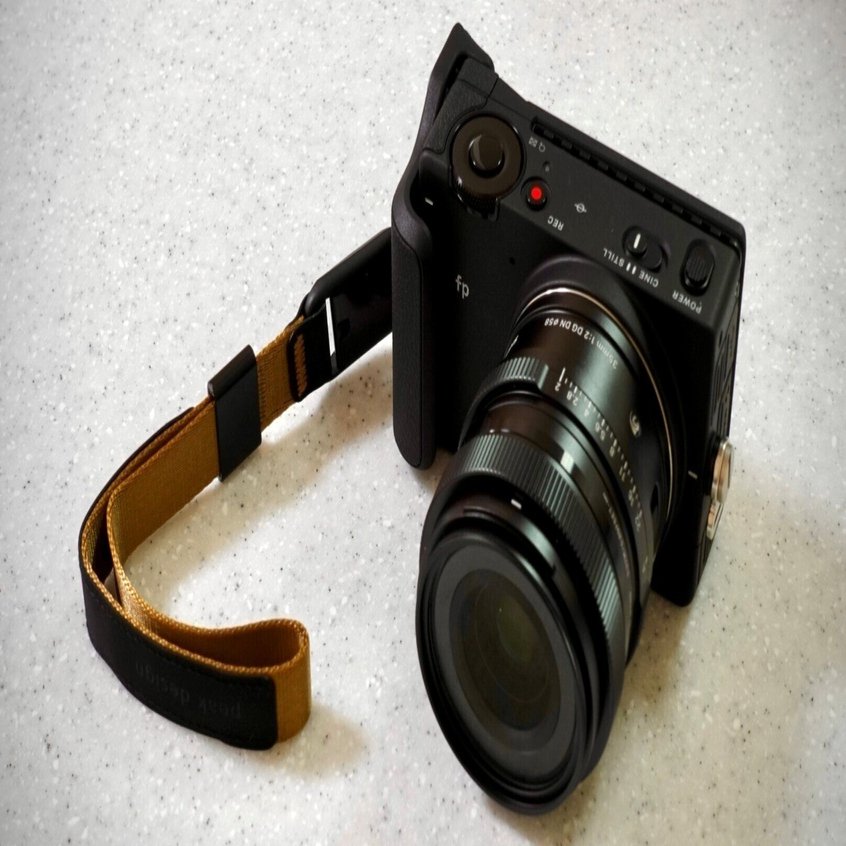 最低限だけど快適＆妥協なし！SIGMA fpのおすすめアクセサリー｜Takashi