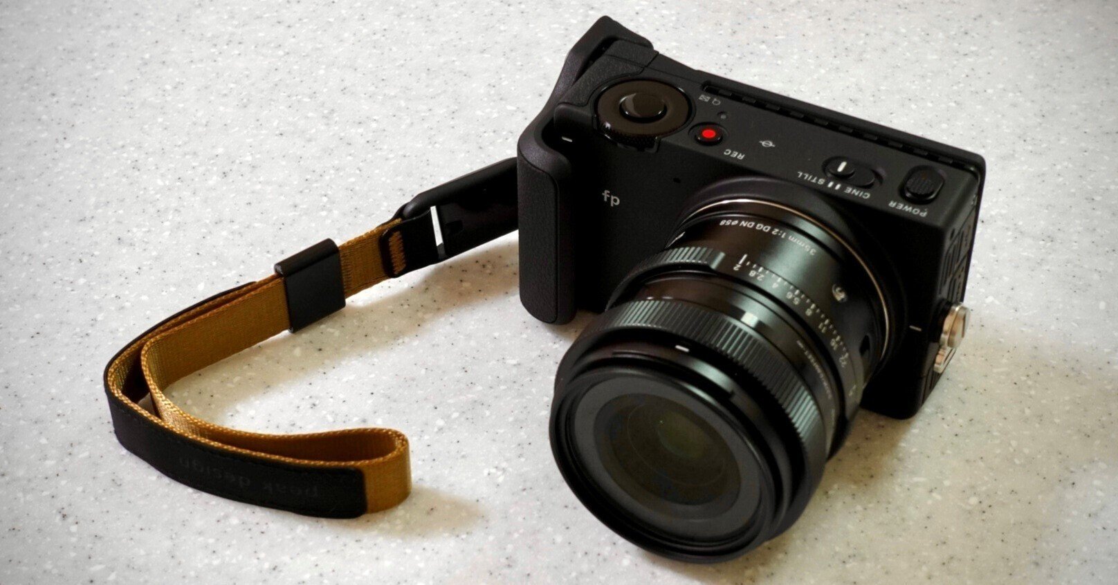 最低限だけど快適&妥協なし!SIGMA fpのおすすめアクセサリー|Takashi 最低限だけど快適&妥協なし!SIGMA fpのおすすめアクセサリー|Takashi